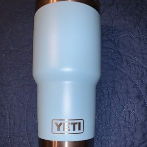 Light blue Yeti 30oz tumbler with magslide lid